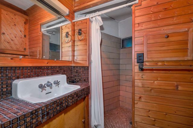 148 Allen Street, Manchester, NH 03102