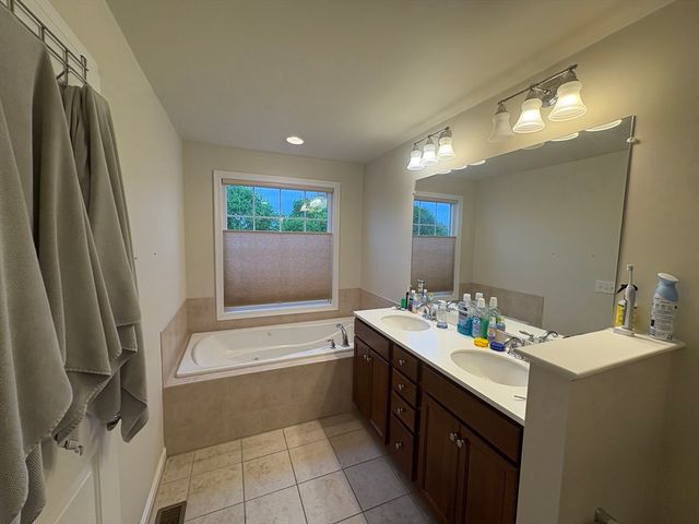 33 Jacob Way 33, Reading, MA 01867