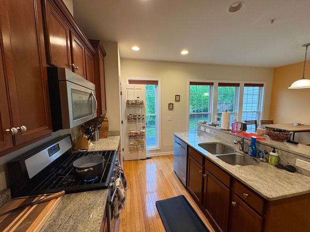 33 Jacob Way 33, Reading, MA 01867