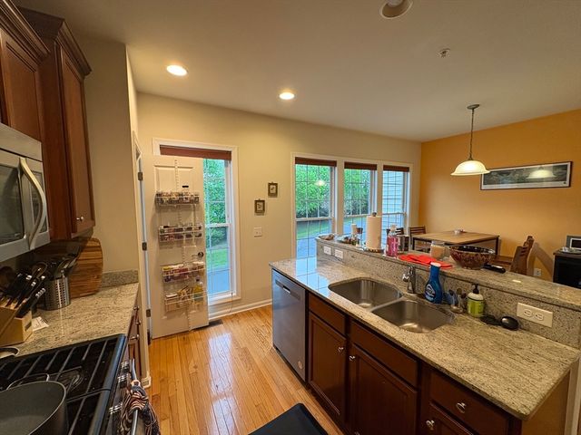 33 Jacob Way 33, Reading, MA 01867