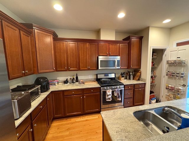 33 Jacob Way 33, Reading, MA 01867