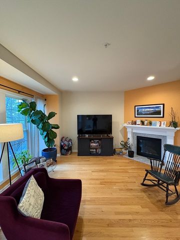 33 Jacob Way 33, Reading, MA 01867