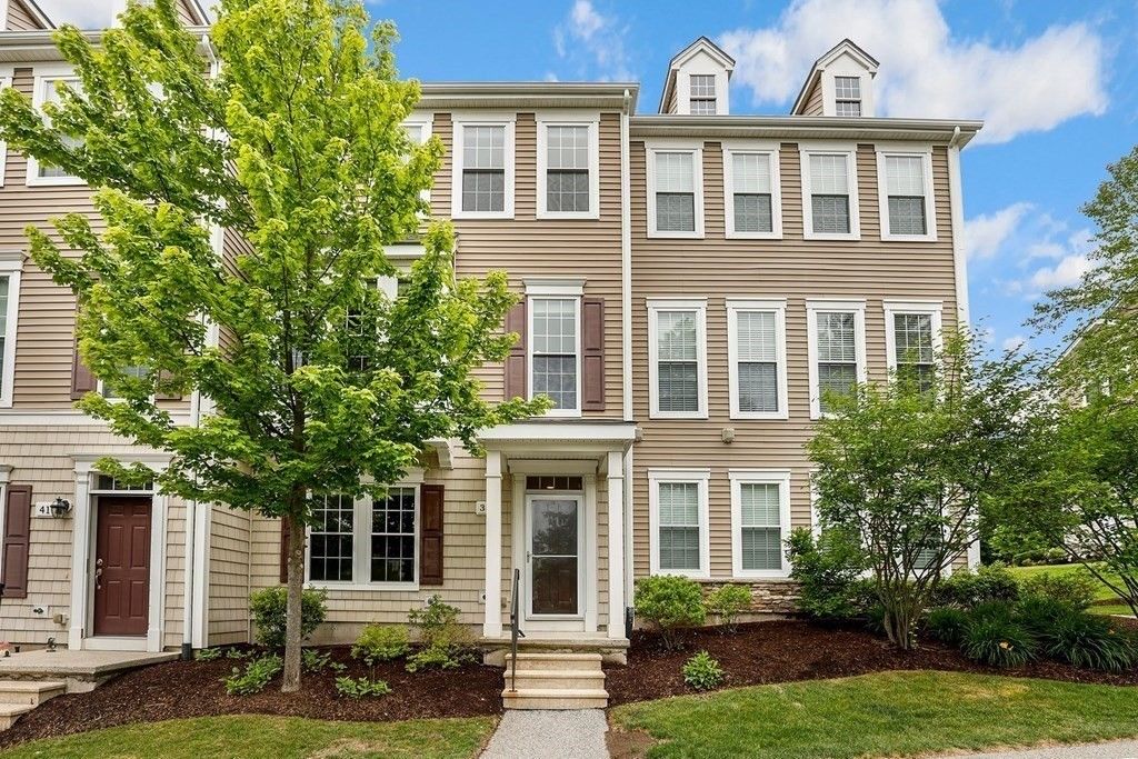 33 Jacob Way 33, Reading, MA 01867