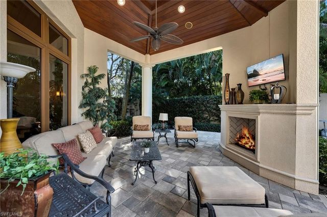 28724 La Caille DR, Naples, FL 34119