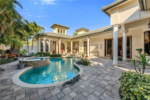 28724 La Caille DR, Naples, FL 34119