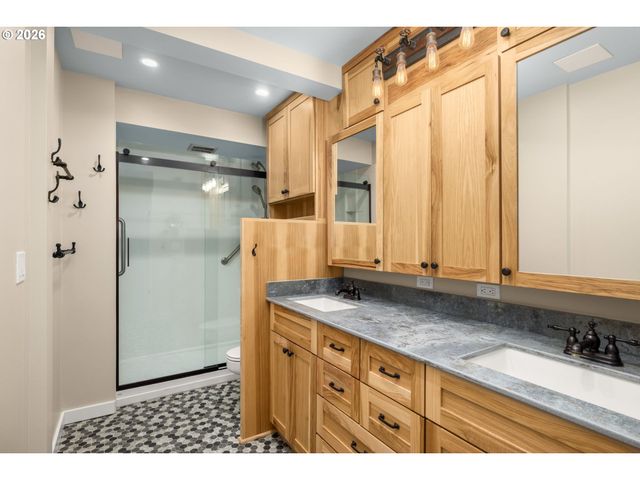 2221 Sw 1ST Ave 2424, Portland, OR 97201