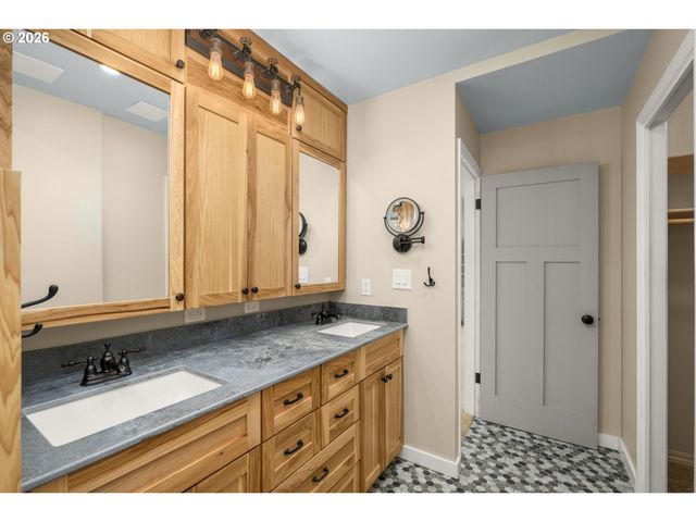 2221 Sw 1ST Ave 2424, Portland, OR 97201