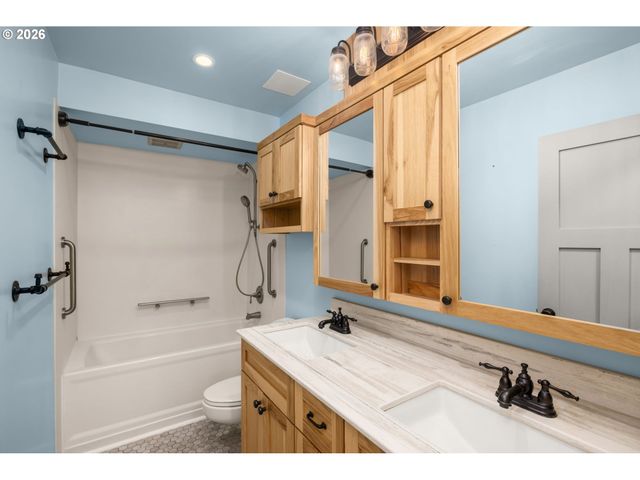 2221 Sw 1ST Ave 2424, Portland, OR 97201