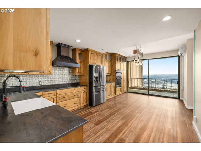 2221 Sw 1ST Ave 2424, Portland, OR 97201