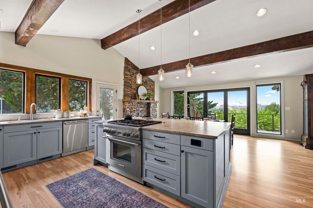 1113 E Santa Maria Dr, Boise, ID 83712