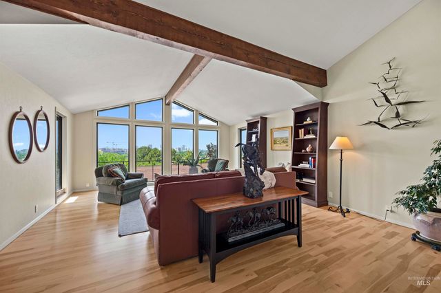1113 E Santa Maria Dr, Boise, ID 83712