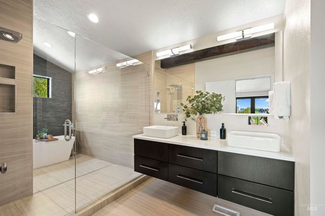 1113 E Santa Maria Dr, Boise, ID 83712