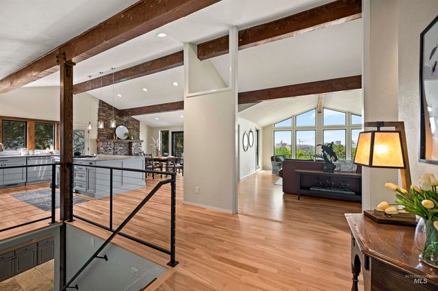 1113 E Santa Maria Dr, Boise, ID 83712