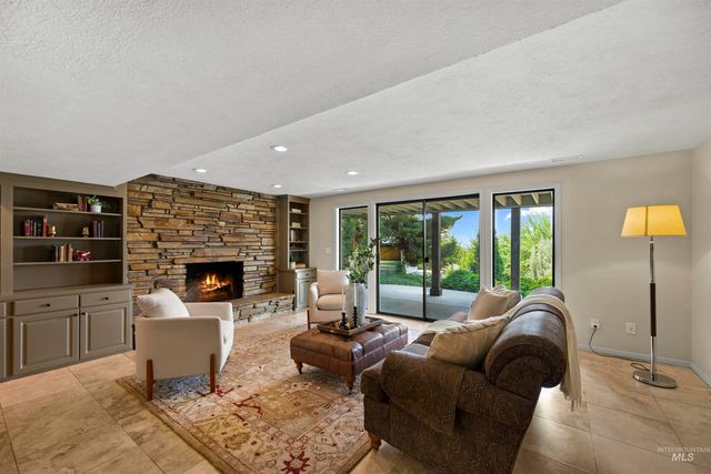 1113 E Santa Maria Dr, Boise, ID 83712