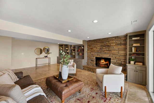 1113 E Santa Maria Dr, Boise, ID 83712