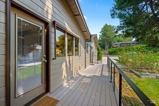 1113 E Santa Maria Dr, Boise, ID 83712