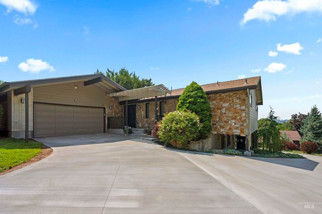 1113 E Santa Maria Dr, Boise, ID 83712