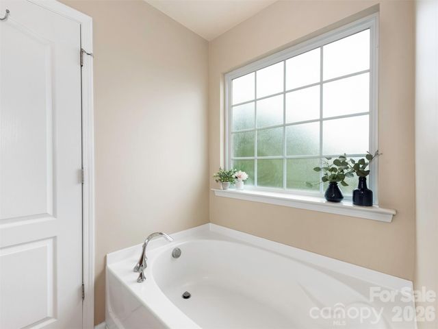 1100 Mountain Laurel Court, Matthews, NC 28104