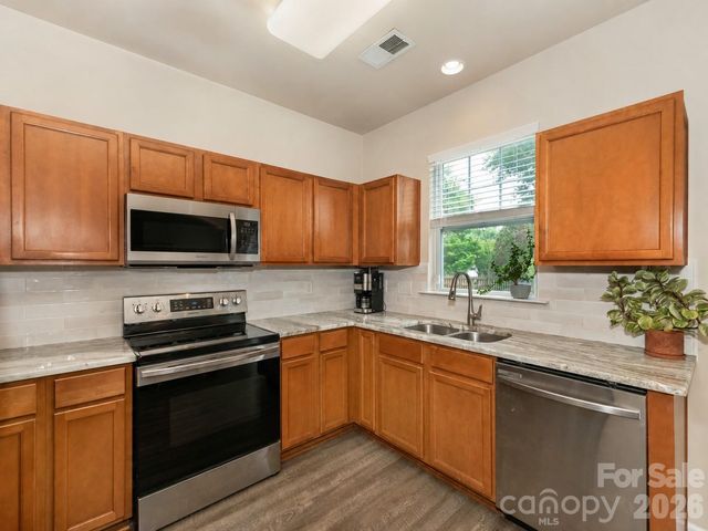 1100 Mountain Laurel Court, Matthews, NC 28104