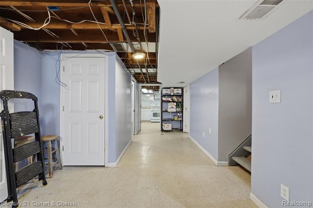 543 Mcmunn Street, South Lyon, MI 48178