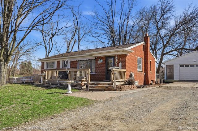 543 Mcmunn Street, South Lyon, MI 48178