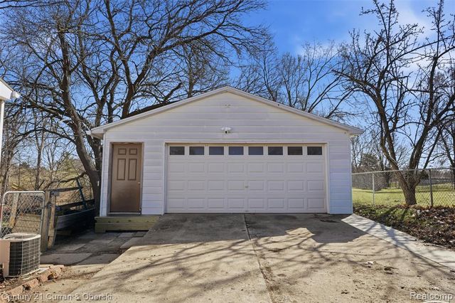 543 Mcmunn Street, South Lyon, MI 48178