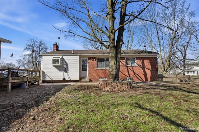 543 Mcmunn Street, South Lyon, MI 48178