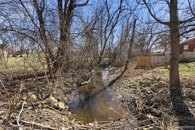 543 Mcmunn Street, South Lyon, MI 48178