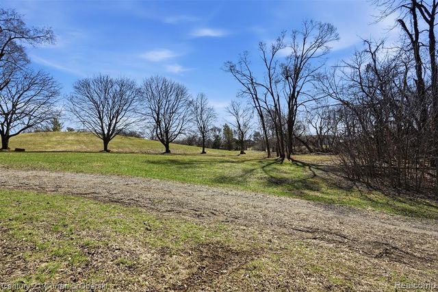 543 Mcmunn Street, South Lyon, MI 48178