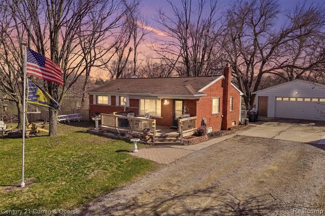 543 Mcmunn Street, South Lyon, MI 48178