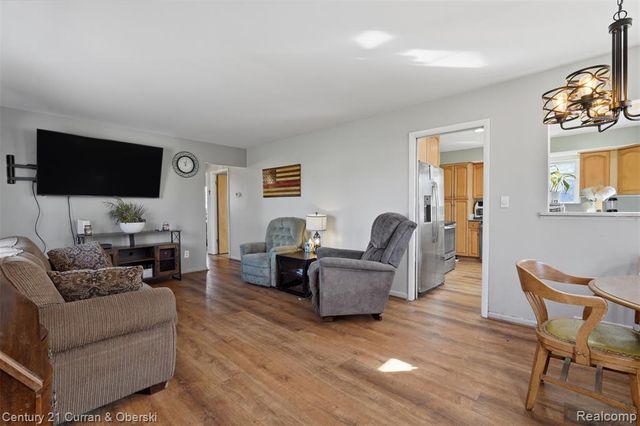 543 Mcmunn Street, South Lyon, MI 48178