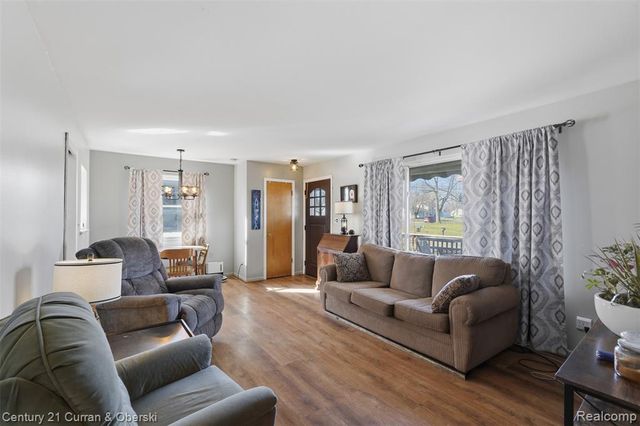 543 Mcmunn Street, South Lyon, MI 48178