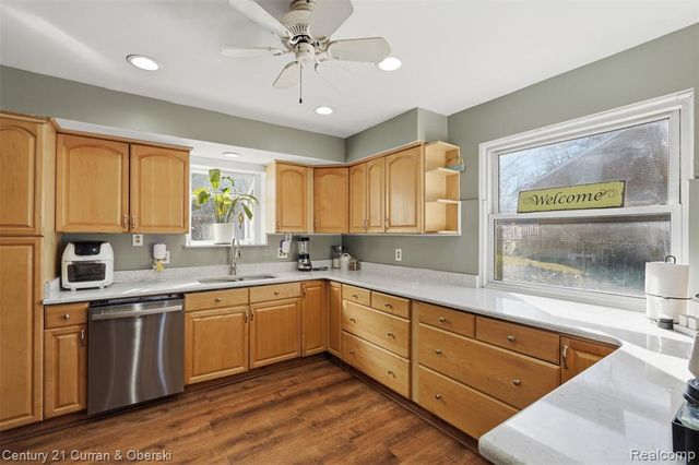 543 Mcmunn Street, South Lyon, MI 48178