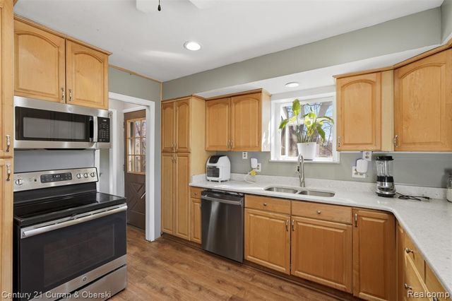 543 Mcmunn Street, South Lyon, MI 48178