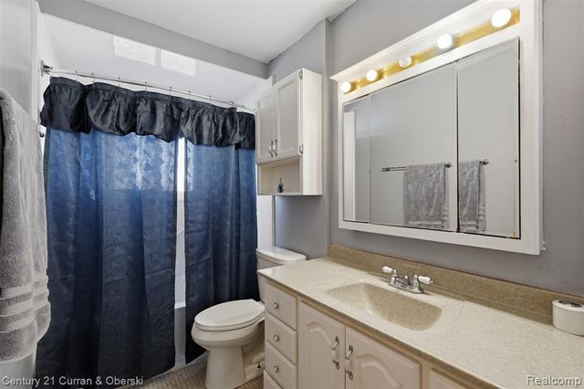 543 Mcmunn Street, South Lyon, MI 48178