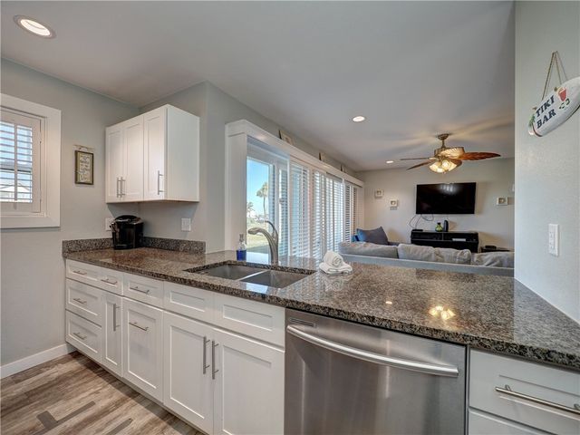 230 Cut Off 110, Port Aransas, TX 78373