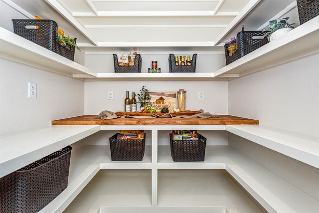 5993 Forbes Ct, Bel Aire, KS 67220