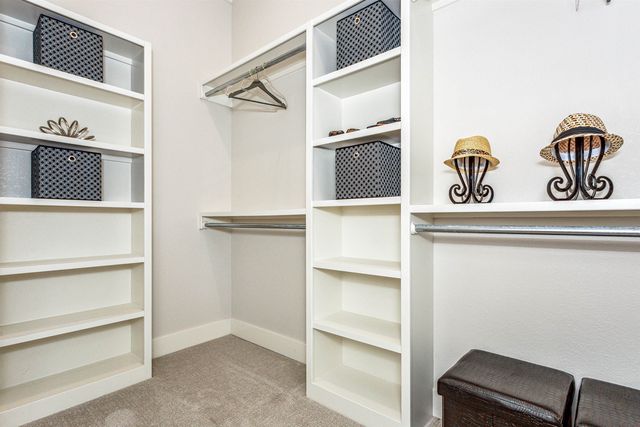 5993 Forbes Ct, Bel Aire, KS 67220