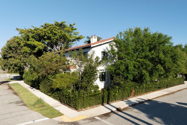 1629 S Lakeside Drive, Lake Worth Beach, FL 33460