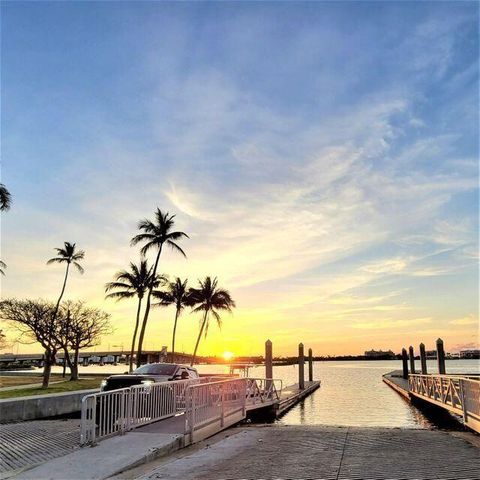 1629 S Lakeside Drive, Lake Worth Beach, FL 33460