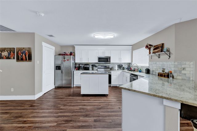 8219 Leaning Oak Court, Arlington, TX 76002