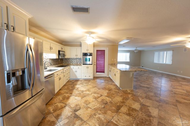 7608 River Rd, Milton, FL 32583