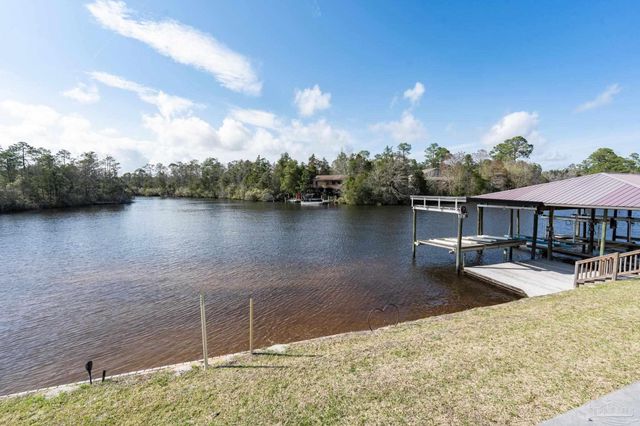 7608 River Rd, Milton, FL 32583