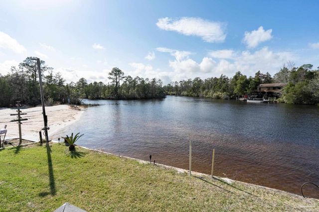 7608 River Rd, Milton, FL 32583