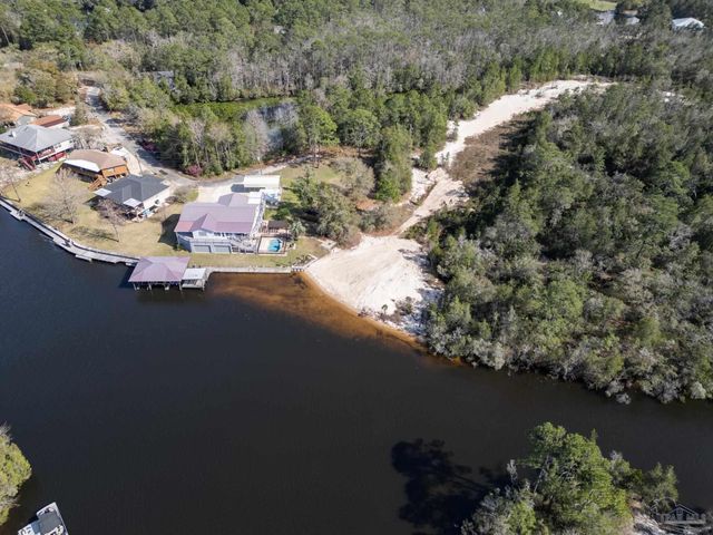 7608 River Rd, Milton, FL 32583