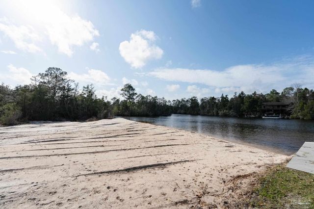 7608 River Rd, Milton, FL 32583