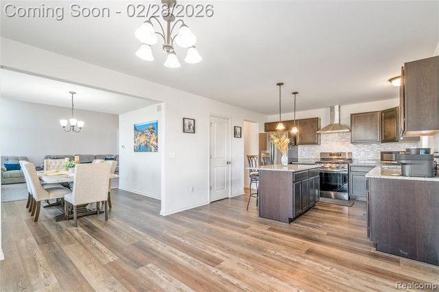 6811 Chandler Drive, Belleville, MI 48111