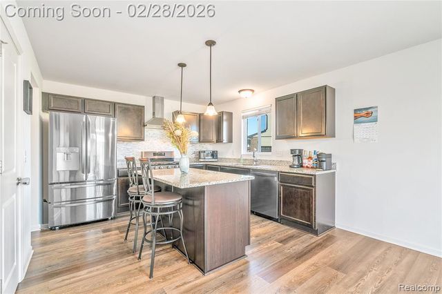 6811 Chandler Drive, Belleville, MI 48111