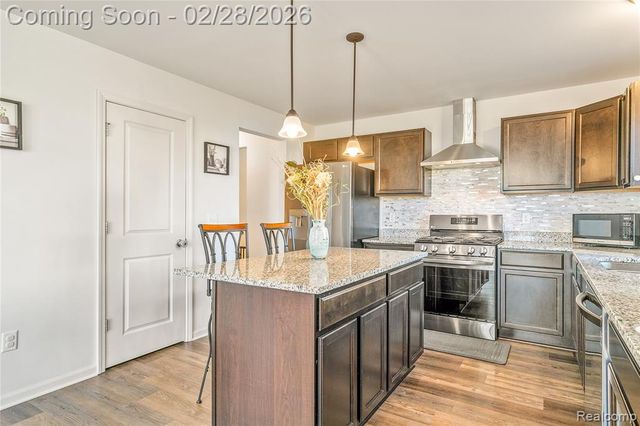 6811 Chandler Drive, Belleville, MI 48111