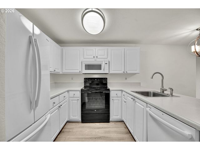 17602 Nw SPRINGVILLE Rd C-9, Portland, OR 97229